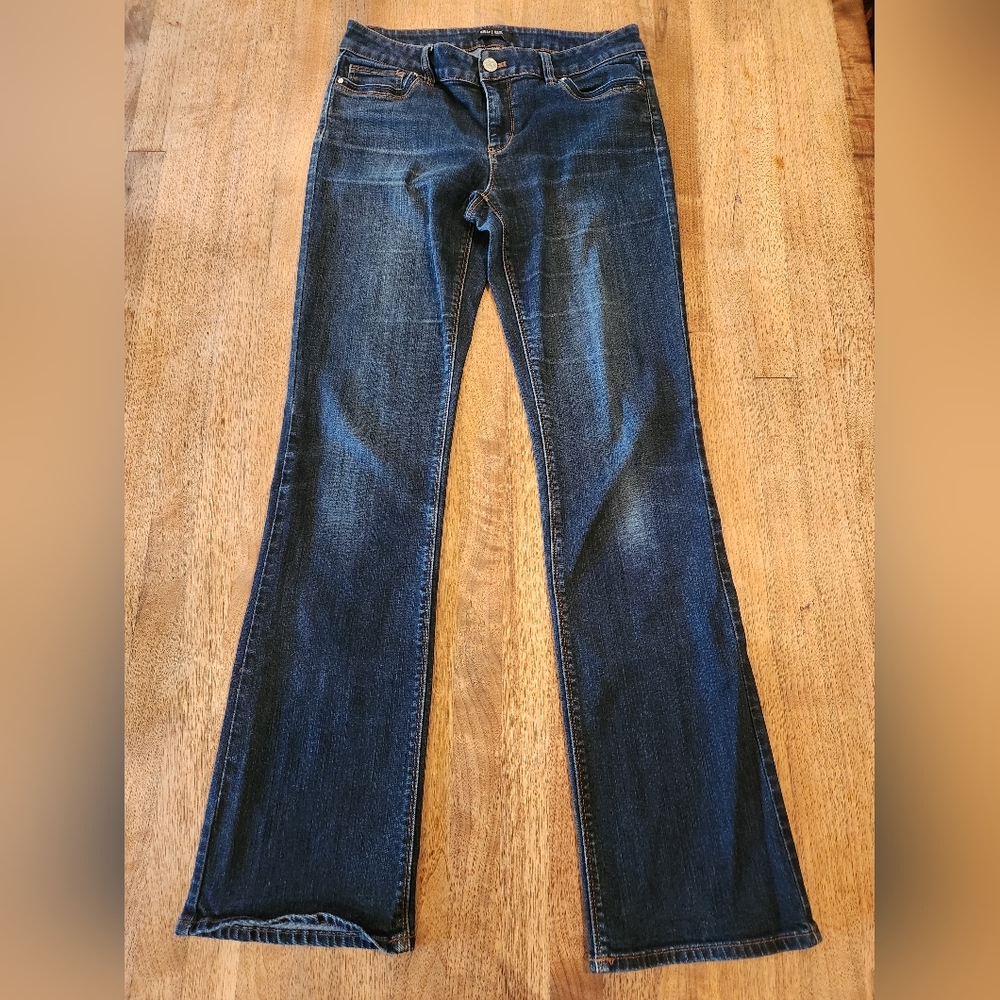 Women’s White House Black Market Size 6 Reg Dark Wash Boot Cut Denim Jeans